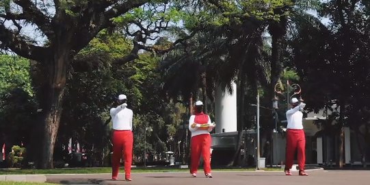 BERANI BERUBAH: Pengibaran Bendera Pusaka di Tengah Pandemi