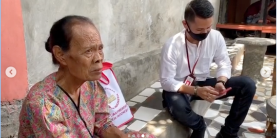 Jokowi Berikan Bantuan untuk Mbah Khotimah