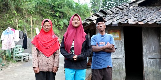 Tepati Janji, Gubernur Jateng Kirim Bahan Bangunan ke Warga Desa Terpencil
