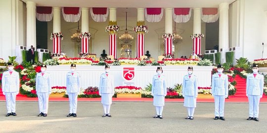 Delapan Paskibraka Bersiap Bertugas di Halaman Istana Merdeka