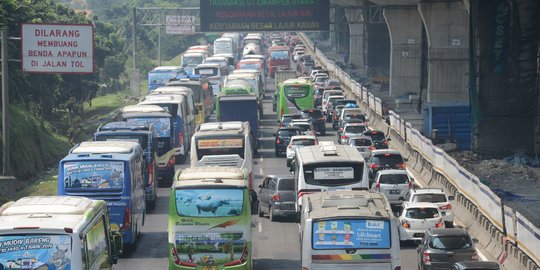 Antisipasi Arus Balik, Jalan Tol Japek Arah Jakarta Terapkan Contraflow
