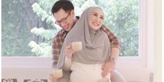Dian Pelangi Melahirkan Anak Pertama, Ini Potret Bayinya yang Lucu dan Menggemaskan