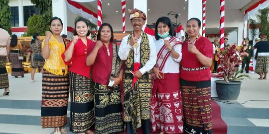 Pakai Tenun Sabu Raijua, Presiden Jokowi Diberi Nama 'Ama Rihi Jaka'