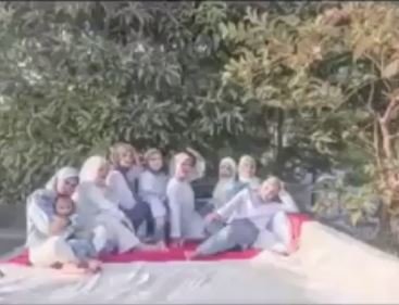 kain merah putih diinjak