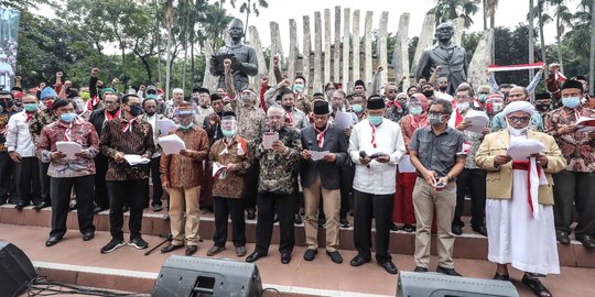 KAMI Abaikan Protokol Kesehatan Saat Deklarasi di Tugu Proklamasi