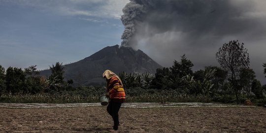 Gunung Sinabung Masih Erupsi