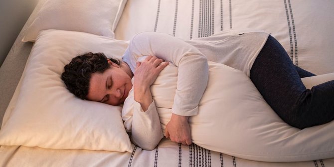 Manfaat Diperoleh ketika Tidur Menggunakan Guling