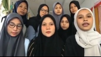 viral wanita injak bendera