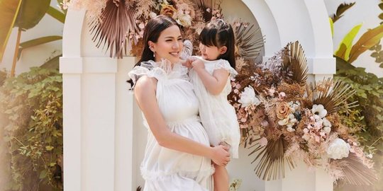 Hamil Anak Kedua, Ini Potret Bahagia 5 Selebritis Pamer Baby Bump