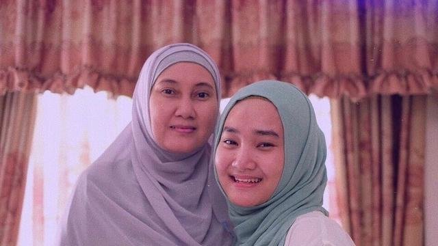 bak kakak adik ini 6 potret kebersamaan fatin shidqia dan ibunya