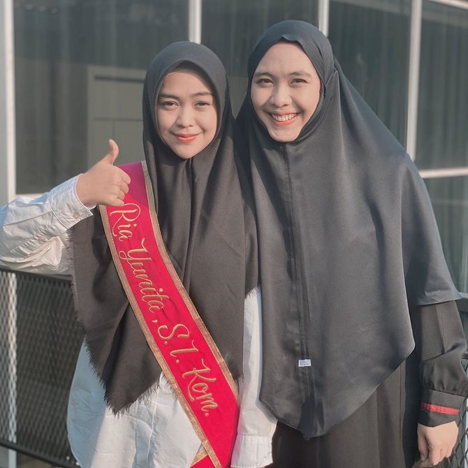 Sandang Gelar Sarjana Oki Setiana Dewi Ungkap Masa Lalu Ria Ricis Saat Masih Kuliah Merdeka Com