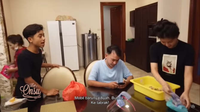 mobil mewah ruben ketabrak