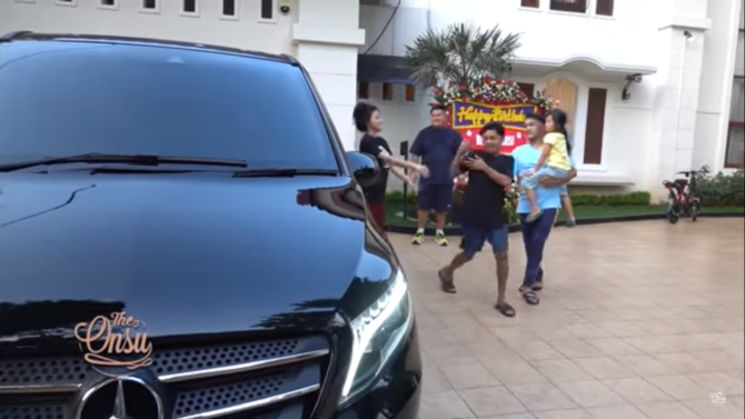 mobil mewah ruben ketabrak