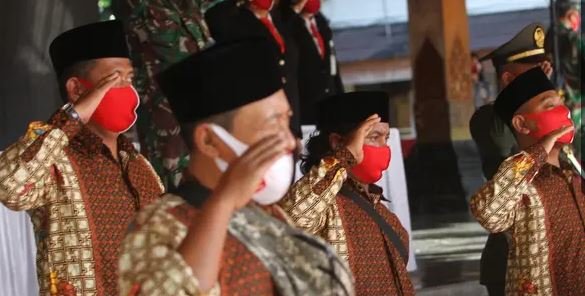 mantan napiter ikut upacara bendera
