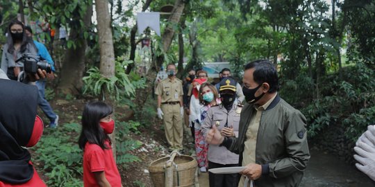 Inspiratif, Warga Komplek di Bogor Sulap Lahan Kosong Jadi Destinasi Hutan Kampung