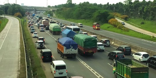 Arus Kendaraan Keluar Jakarta Naik, Polisi Siapkan Contra Flow di Tol Japek
