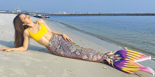 Cantiknya Cinta Laura Unggah Potret Jadi Mermaid
