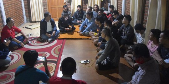 Setahun Gaji Tak Dibayar, 15 ABK Terlantar di Garut Utang ke Warung buat Makan