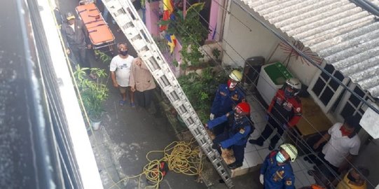 Pingsan di Lantai 2 Rusun Cipinang Muara, Ibu Hamil Dievakuasi Petugas Damkar
