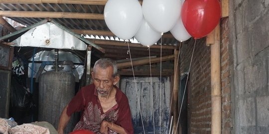 Kisah Kakek Disabilitas Penjual Balon, Hidup Susah Tapi Rajin Beri Makan Anak Jalanan