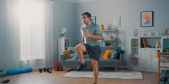 Lari di Tempat, Cara Aman, Mudah, dan Murah Olahraga di Rumah | merdeka.com
