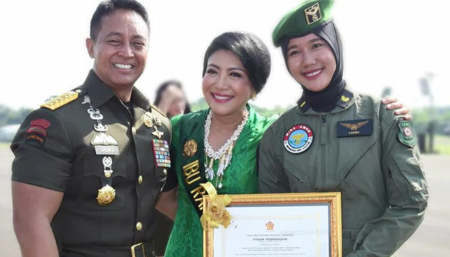 pilot wanita pertama tni ad