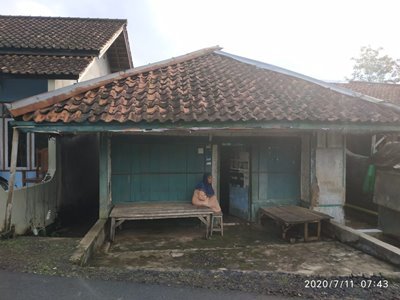 2 nenek ini hidup miris amp tinggal di gubuk tanpa listrik