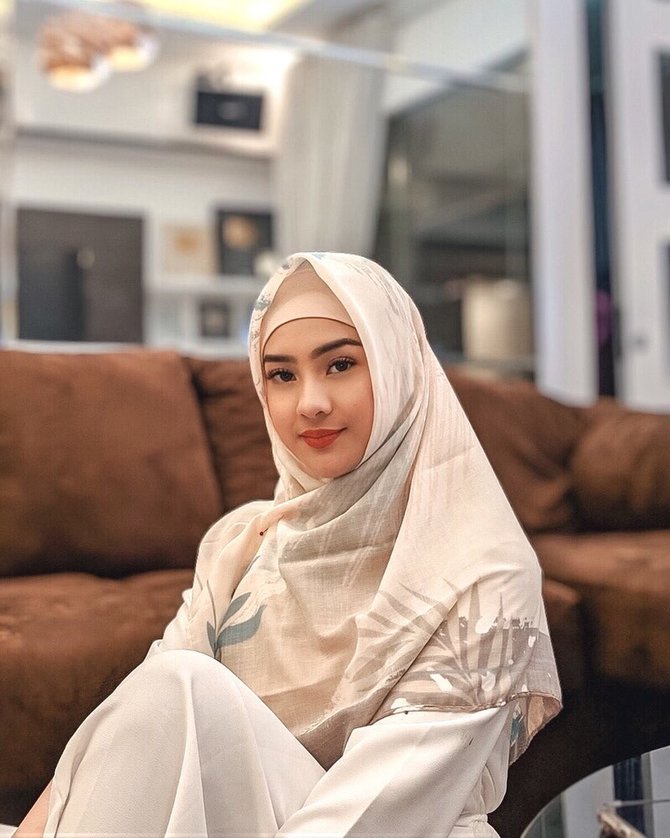 anya geraldine balutan hijab