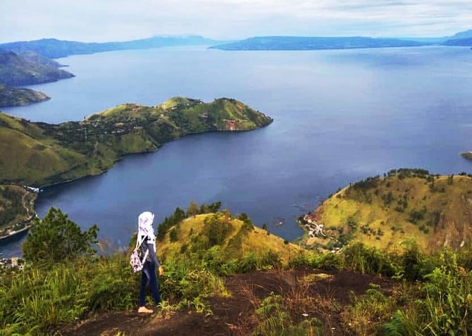 punya pemandangan yang memesona ini deretan spot camping terbaik di sumut