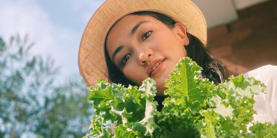 6 Seleb Cantik yang Tekuni Hobi Berkebun di Kala Pandemi