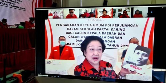 megawati minta cakada pdip baca buku 'di bawah bendera revolusi' hingga 'sarinah'