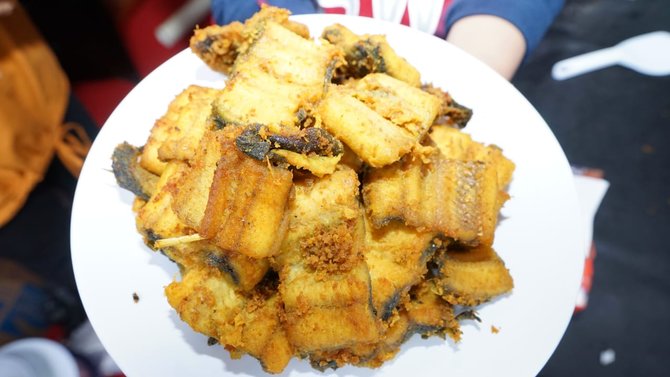 oling river food tempat makan enak ikan sidat dengan suasana alam banyuwangi