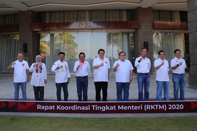 menkopukm paparkan program hadapi pandemi covid 19 saat rakor tingkat menteri