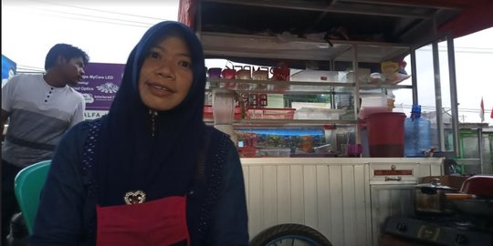 Kisah Lia, Penerima Bantuan Uang Hingga Gerobak Usaha dari Wali Kota Helmi Hasan