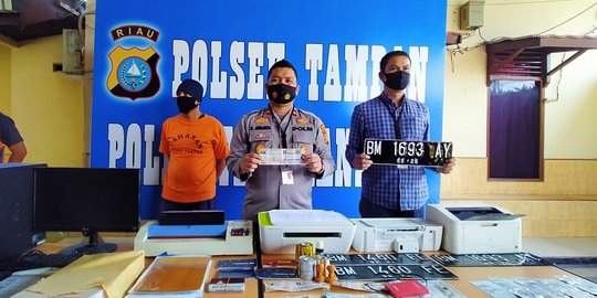 Polisi Bongkar Sindikat Pemalsu STNK di Pekanbaru yang Beraksi Sejak 2018