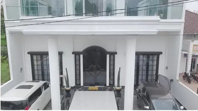potret rumah baru kartika putri
