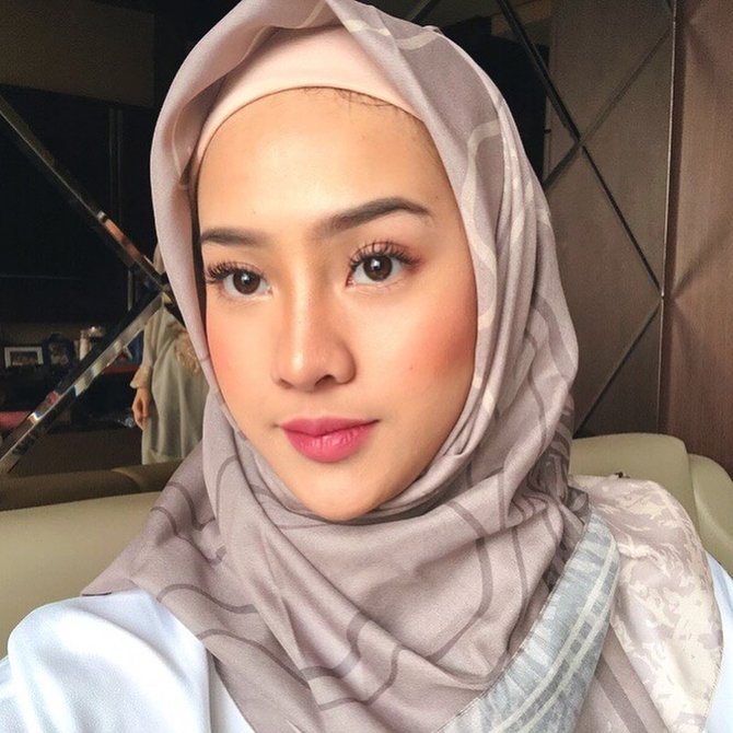 anya geraldine balutan hijab