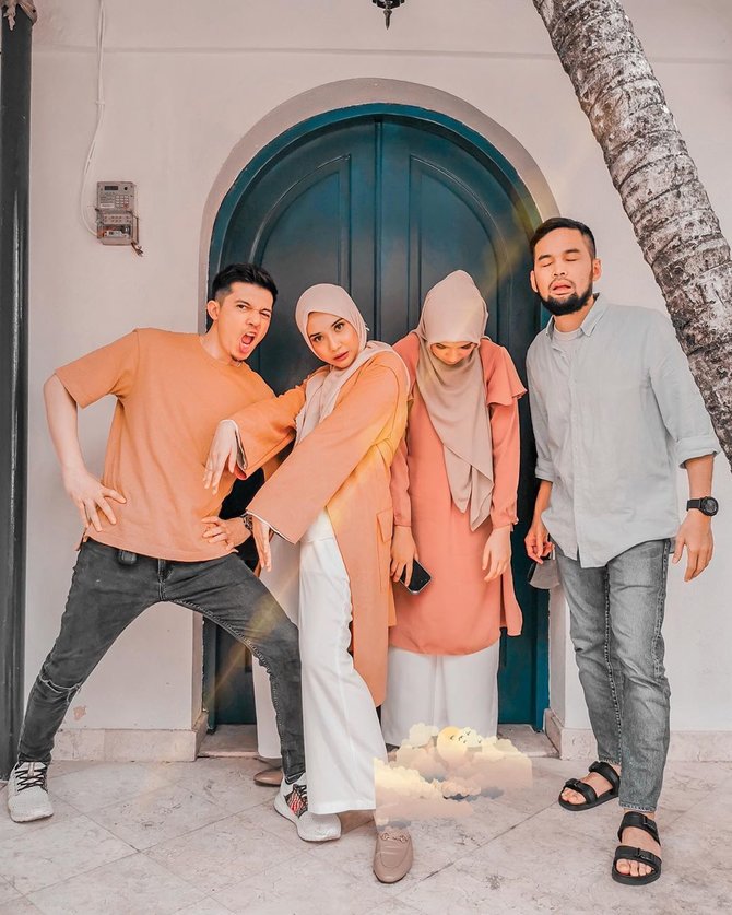 kakak adik artis