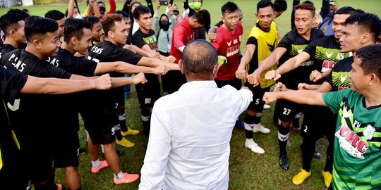 Beri Motivasi Jelang Liga 2, Ini Potret Keseruan Gubernur Sumut Bersama Pemain PSMS