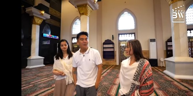 Tak Hanya Lapangan Golf Pribadi Ini Potret Masjid Mewah Crazy Rich Ovi Dian Merdeka Com