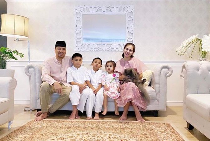 5 potret hangat puy brahmantya dan keluarga
