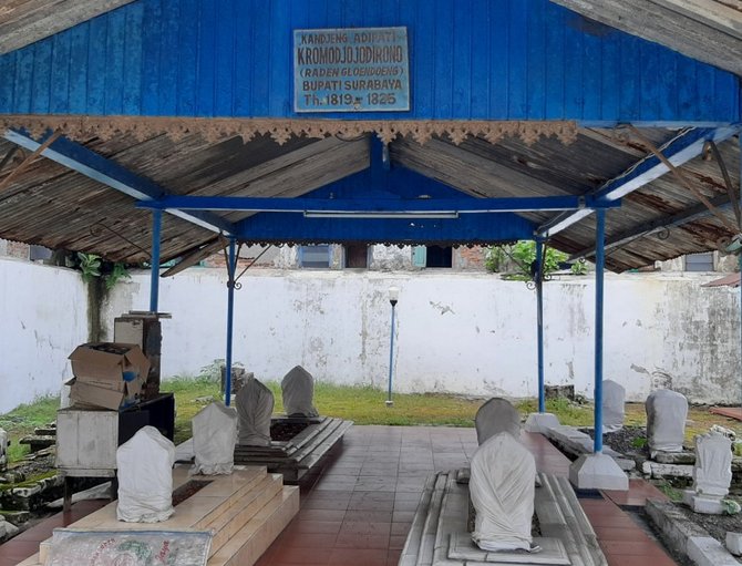 makam bupati pertama surabaya di masa belanda