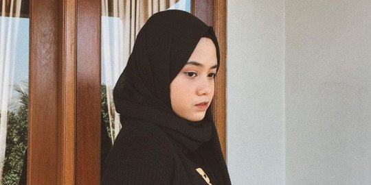 Makin Anggun dengan Hijab, Ini Potret Transformasi Hanin Dhiya