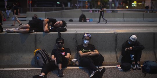 Polisi Hong Kong Tangkap Dua Anggota Parlemen Terkait Demo Anti Beijing 2019