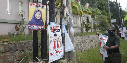 Penertiban Poster Balon Wali Kota Tangsel