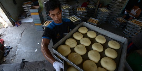 Menengok Industri Roti Rumahan