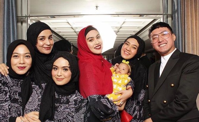 8 seleb ini unggah momen kenangan