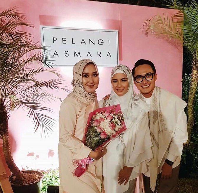 8 seleb ini unggah momen kenangan