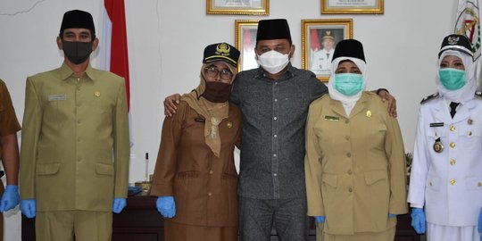 Bupati Tapanuli Tengah Lantik Bekas Gurunya Menjadi Kepala Sekolah