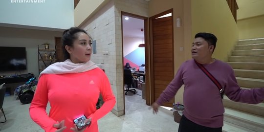 Merry Balik ke Rumah Raffi Ahmad Bawa Ikan Asin, Reaksi Nagita Slavina Curi Perhatian